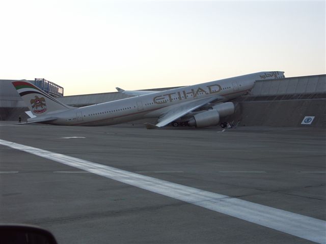 What happens when you don't set the parking brake on your jumbo jet