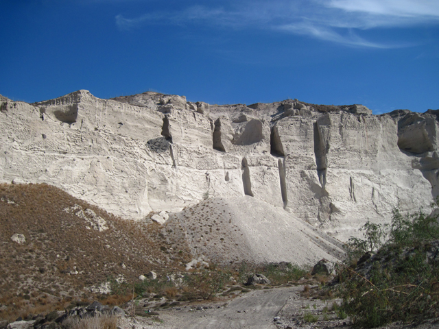 Minoan deposits in a quarry near Fira. Note the large, black, volcanic bomb. Photo by Gareth Fabbro