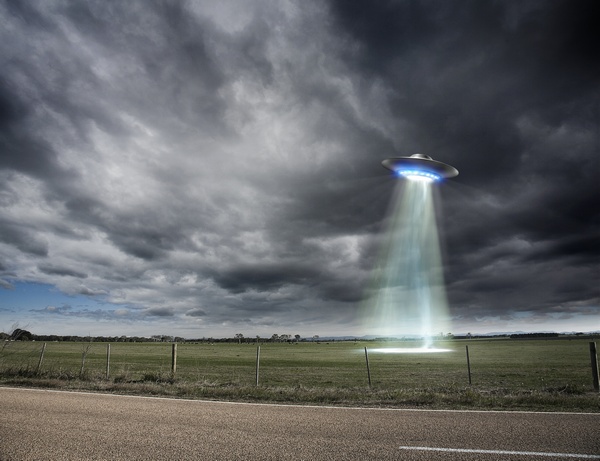 If You Drink And It's Friday, You're More Likely To Believe You've Seen A UFO